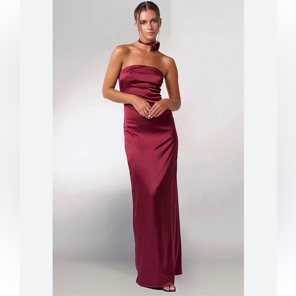 NEW Alice and Olivia
Doreen Strapless Maxi Dress - Picture 3 of 10